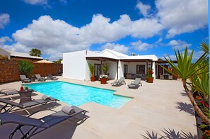 Pool - Vacation Villa 'Montana' with Private Pool, Private Terrace and Wi-Fi (Tías)