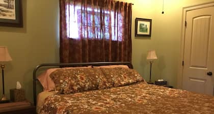 Cozy 1-bedroom cottage in beautiful Perkinston located on a peaceful farm.