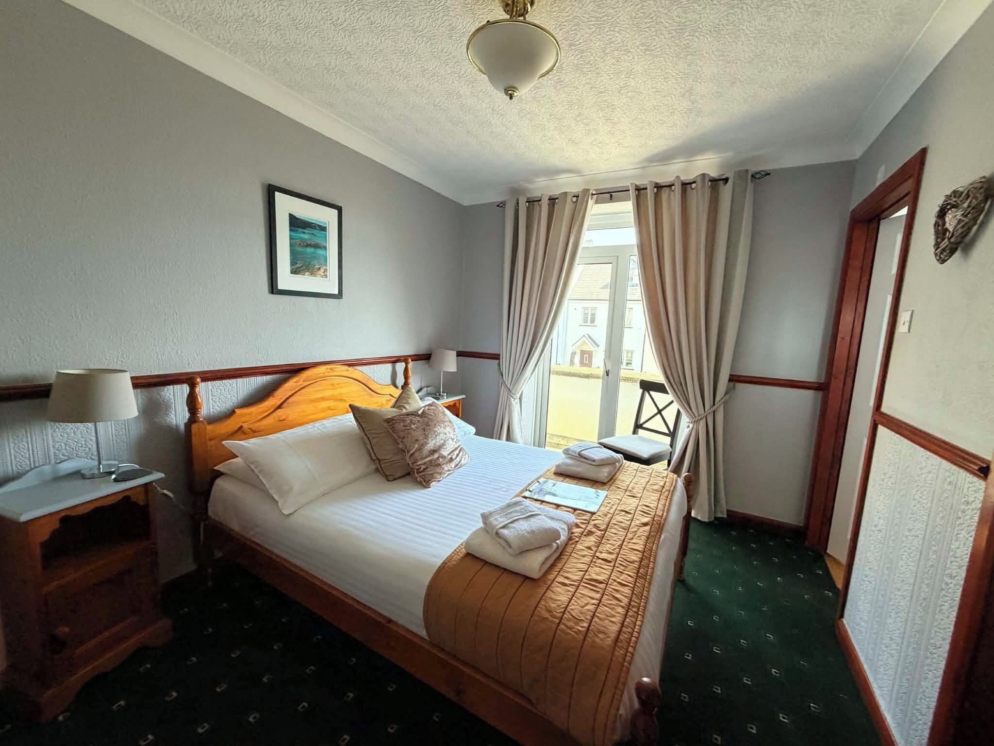 Deluxe Double Room, Partial Sea View | Iron/ironing board, free WiFi, bed sheets
