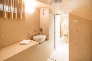 A bathroom with a sink, shower, and towel rack. - Historic, elegant and modern residence on 3 floors (Verona)