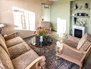 House | Living room - Holiday Home in Konz (Konz)