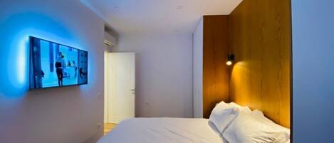 2 bedrooms, iron/ironing board, Internet, bed sheets