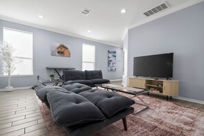 Smart TV - Modern Heights Home w/ Air Hockey & Large Backyard (Houston)
