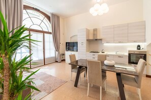 Dining - Lugo residence immersed in an ancient Roman courtyard (Verona)