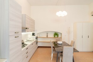 Fridge, microwave, dishwasher - Lugo residence immersed in an ancient Roman courtyard (Verona)