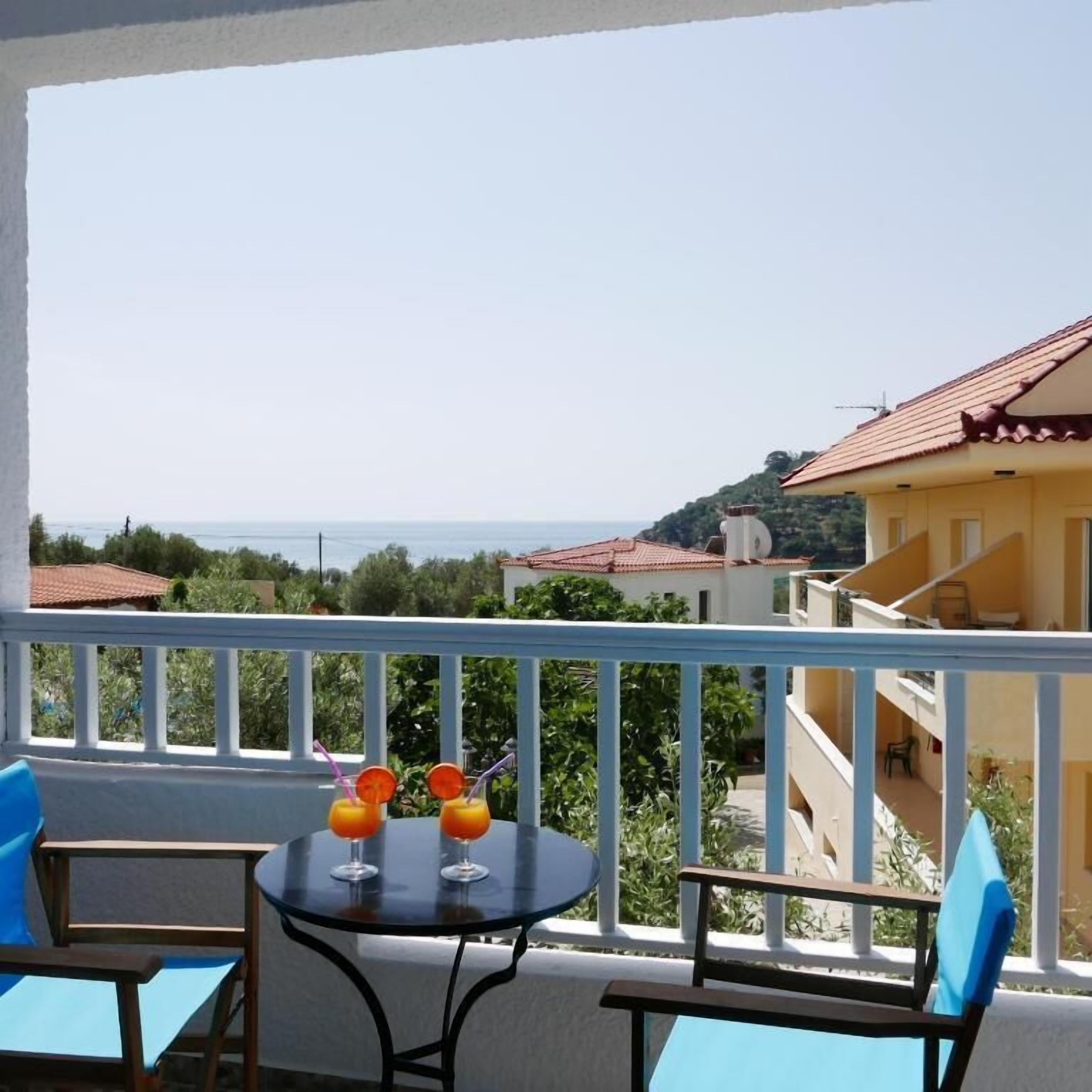 Standard-Studio, Balkon, Meerblick | Speisen im Freien