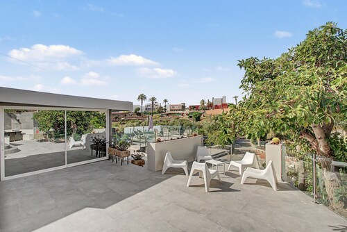 Vacation Villa 'Parralito Garden Oasis' with Mountain View, Wi-Fi and Air Conditioning