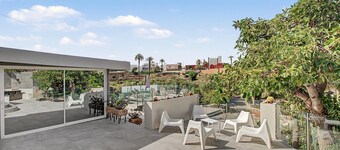 Vacation Villa 'Parralito Garden Oasis' with Mountain View, Wi-Fi and Air Conditioning