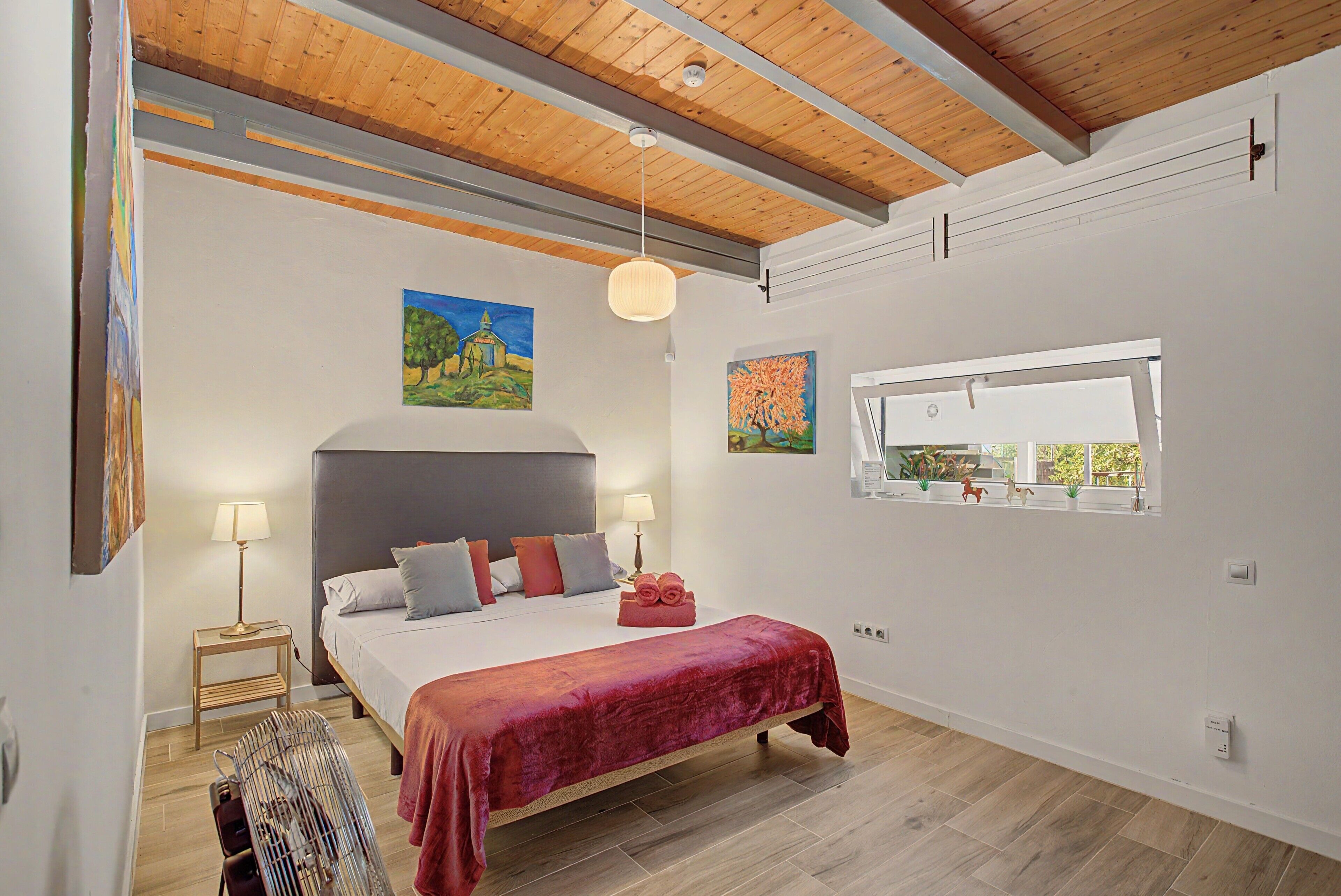 5 habitaciones, tabla de planchar con plancha y wifi 