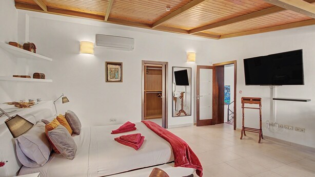 Unclassified image, 1 of 34, button - Vacation Villa 'Parralito Garden Oasis' with Mountain View, Wi-Fi and Air Conditioning (Ingenio)