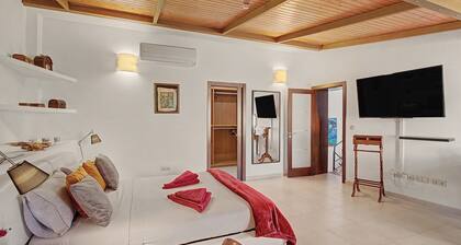 Vacation Villa 'Parralito Garden Oasis' with Mountain View, Wi-Fi and Air Conditioning