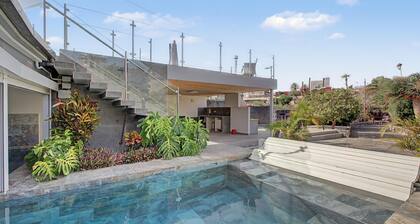 Vacation Villa 'Parralito Garden Oasis' with Mountain View, Wi-Fi and Air Conditioning