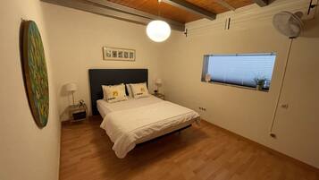 5 bedrooms, iron/ironing board, WiFi