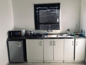 Apartment, Kitchen | Private kitchen - UNCLE CHARLES GUESTHOUSE (Pretoria)
