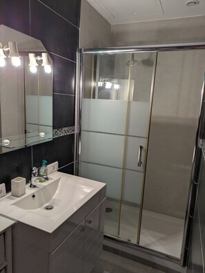 Bathroom - Vrbo Property (Menton)