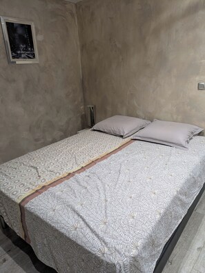 Room - Vrbo Property (Menton)