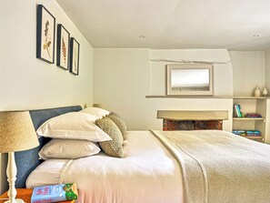 2 Schlafzimmer, individuell dekoriert, individuell eingerichtet
