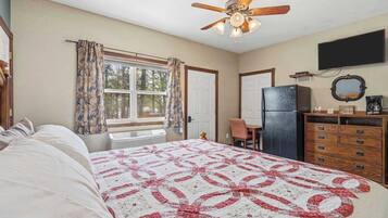 1 bedroom, desk, WiFi, bed sheets