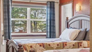 1 bedroom, desk, WiFi, bed sheets
