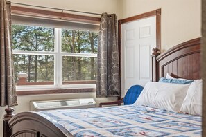 1 bedroom, desk, WiFi - Quail Cove 6 - Lakefront Studio Boat Slip (Shell Knob)