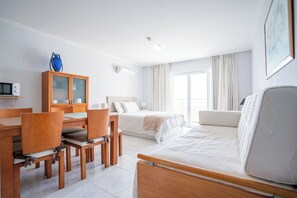 1 slaapkamer, een strijkplank/strijkijzer, internet, beddengoed