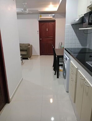 Private kitchen - Large condo in middle  jomtien-Pattaya near beach (Nong prue)