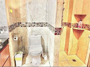 Shower, towels, soap, toilet paper - Large condo in middle  jomtien-Pattaya near beach (Nong prue)