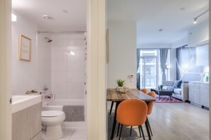 ห้องคลาสสิกสตูดิโอสวีท | ห้องน้ำ