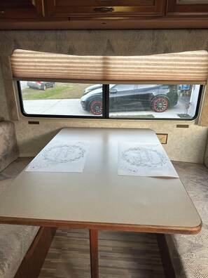 Interior - Cozy 1-bedroom mobile home in peaceful Lehigh Acres with AC (Lehigh Acres)