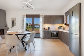 Coffee/tea maker, fridge, microwave, oven - Villa “Atalaya” with Sea View, Wi-Fi and Air Conditioning (Stalida)