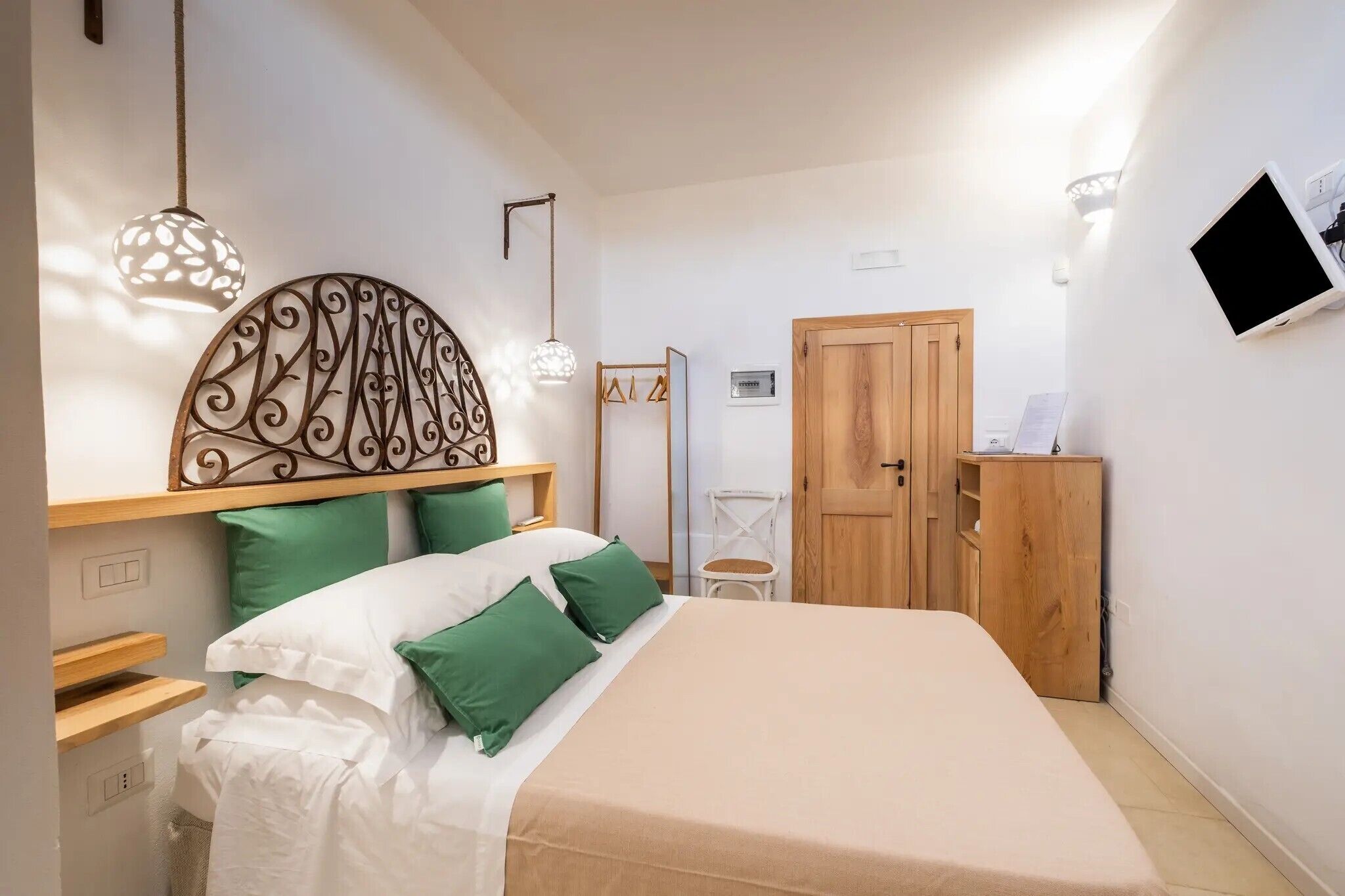 4 bedrooms, WiFi, bed sheets