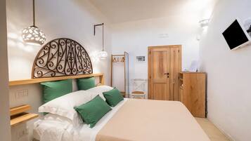 4 bedrooms, WiFi, bed sheets