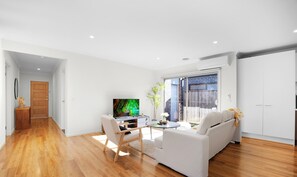 TV, offices - Contemporary 4BR2BA house in Point Cook with Study (Point cook)