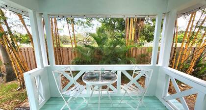 Lush Tropical Studio in Historic Sailboat Bend, close to Downtown