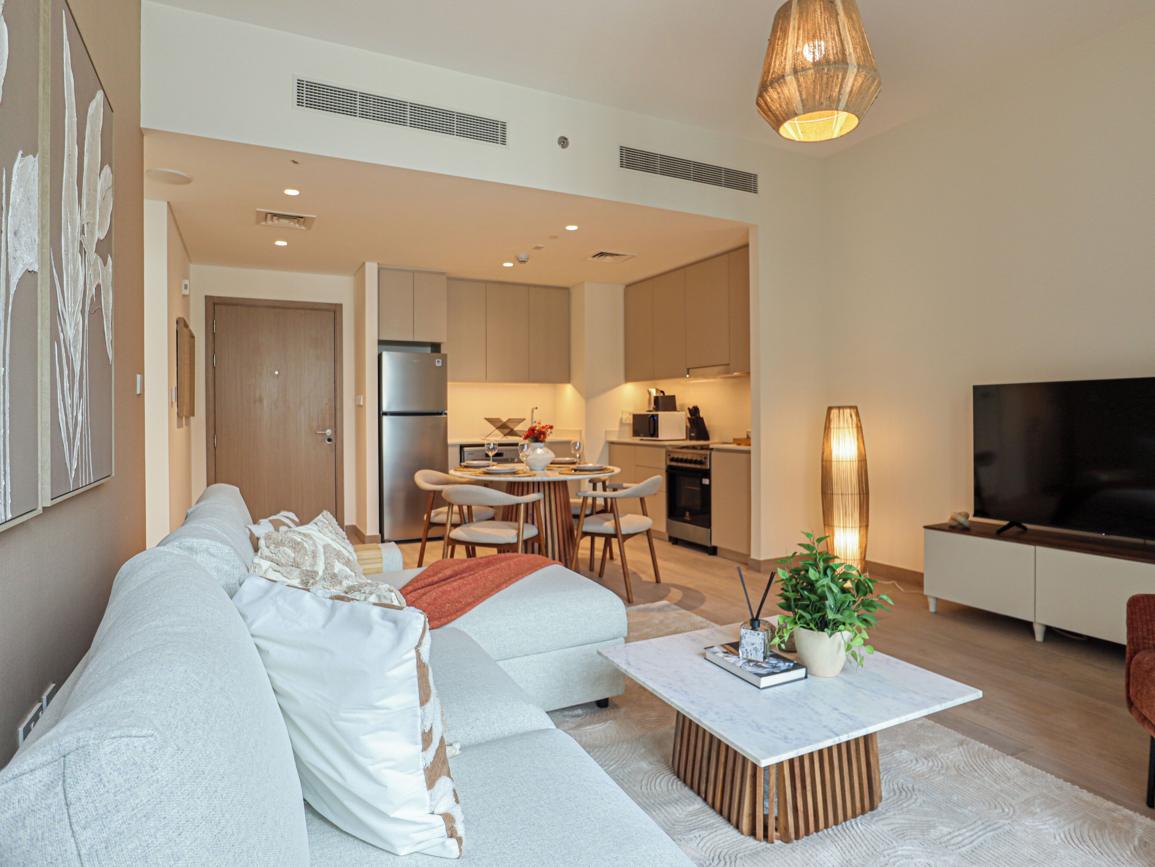 Lägenhet - balkong - utsikt mot kanalen | Vardagsrum