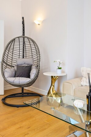 Living area - Private Oxford Street Luxe Apartment (London)
