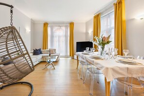 Dining - Private Oxford Street Luxe Apartment (London)