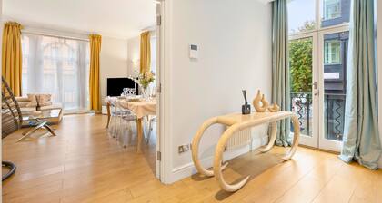Private Oxford Street Luxe Apartment