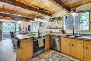 Interior - Sierra Nevada at Your Doorstep! Big Trees Cabin (Arnold)