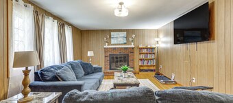 Walk to Shops & Eats! Attleboro Basecamp