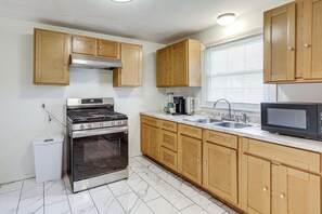 Interior - Walk to Shops & Eats! Attleboro Basecamp (Attleboro)