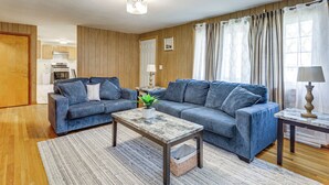 A living room with a sofa, coffee table, and a lamp. - Walk to Shops & Eats! Attleboro Basecamp (Attleboro)