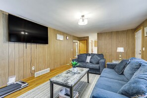 Interior - Walk to Shops & Eats! Attleboro Basecamp (Attleboro)