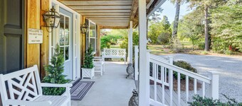 Quaint Couple's Cottage in Warsaw Countryside