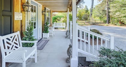 Quaint Couple's Cottage in Warsaw Countryside