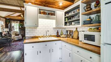 House (1 Bedroom) | Interior