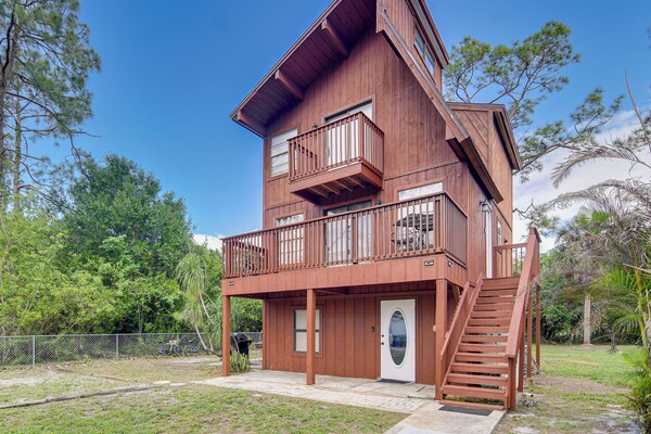 Spacious Home W/ Yard & Patio In Lehigh Acres - Caribbean
