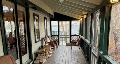 Tranquil Lakeside 2-Bedroom Cottage w/ Optional Bunkhouse