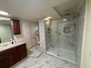 Shower, hair dryer, towels, soap - Tranquil Lakeside 2-Bedroom Cottage w/ Optional Bunkhouse (Eastbrook)