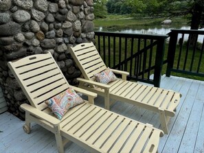 Property grounds - Tranquil Lakeside 2-Bedroom Cottage w/ Optional Bunkhouse (Eastbrook)